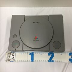 JM20191Y　（ジャンク品）初代プレイステーション　SCPH-5500 ・外寸 　幅：約27cm 高さ：約6cm 奥行：約18.8cm中古品【取りに来られる方限定】の画像