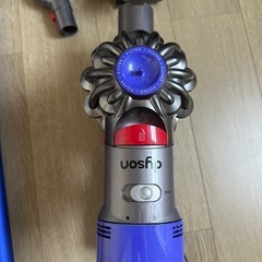 Dyson キャニスター掃除機 本体とアタッチメントの画像