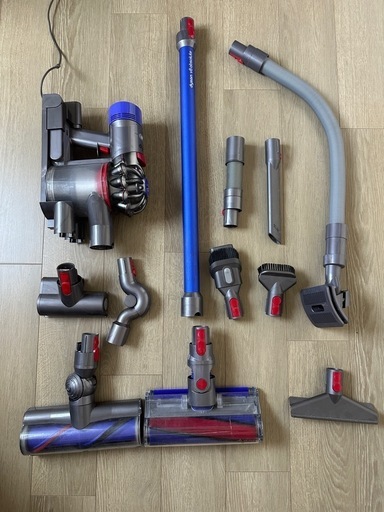 Dyson キャニスター掃除機 本体とアタッチメント