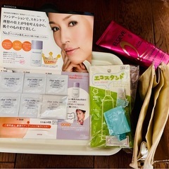 🉐未使用ミッキーマウス石鹸🧼ロレアルトリートメント🧴耳かき付き綿棒👂あぶらとり紙☺️美容液ファンデ❣️他　冷たいお茶パック付きの画像