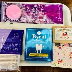 🉐未使用ミッキーマウス石鹸🧼ロレアルトリートメント🧴耳かき付き綿棒👂あぶらとり紙☺️美容液ファンデ❣️他　冷たいお茶パック付きの画像