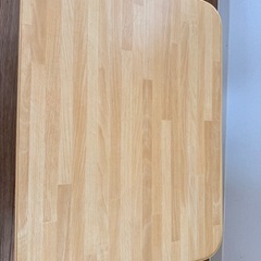折り畳みテーブルの画像