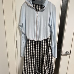 帽子付きパーカーです☺️の画像