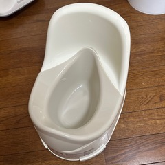オムツ入れ、オマル、子供用便座の画像
