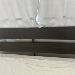 IKEA ベッドフレームとベッド(クィーン)の画像
