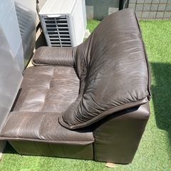 応接セットの椅子二脚の画像