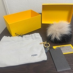 FENDI ファーキーホルダー 保存袋・箱付きの画像