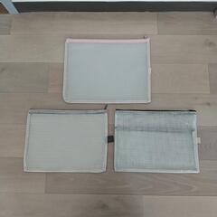 ジッパー付き書類入れ3点の画像
