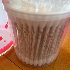 キティちゃん綿棒ケースと時計とカードいれの画像