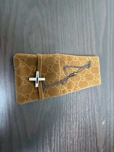Gucci クロスネックレス ベルベットケース付き