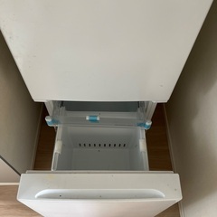 ヤマダ電気の冷蔵庫、冷蔵室134L、冷凍庫45l.、2021年製の画像