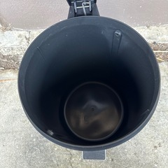 ペダル式ゴミ箱 ブラック 小型 スチール製の画像