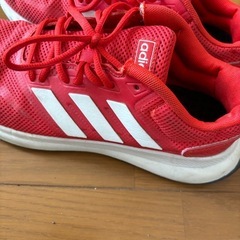adidasスニーカーの画像