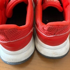 adidasスニーカーの画像