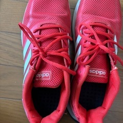 adidasスニーカーの画像