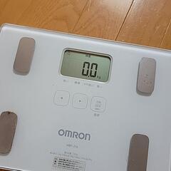 オムロン　電子　体重計の画像