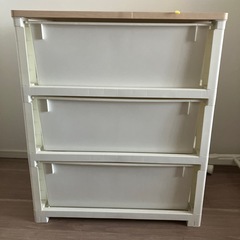 衣類収納棚の画像