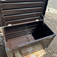 アルミ製収納ベンチの画像