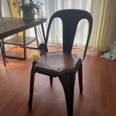 アンティークでおしゃれない 鉄の椅子　の画像
