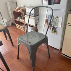 アンティークでおしゃれない 鉄の椅子　の画像
