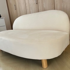ソファー、かわいい系のお部屋にいかがですかの画像