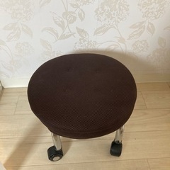 キャスター付き丸椅子の画像