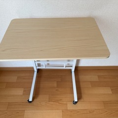 【取りに来てくれる人限定】サイドテーブルの画像
