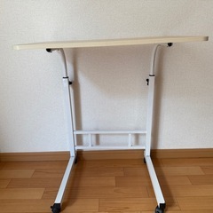 【取りに来てくれる人限定】サイドテーブルの画像