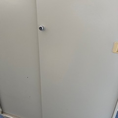 スチールキャビネット　差し上げます　鍵付き　タダ！の画像