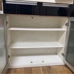 早く取りに来れる人カウンター食器棚の画像