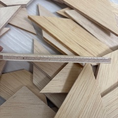 木で作ったタングラム風おもちゃ
の画像