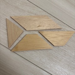 木で作ったタングラム風おもちゃ
の画像