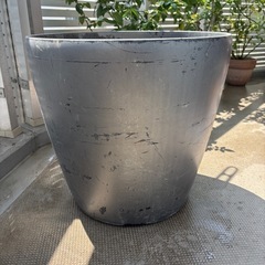 プラスチック植木鉢の画像