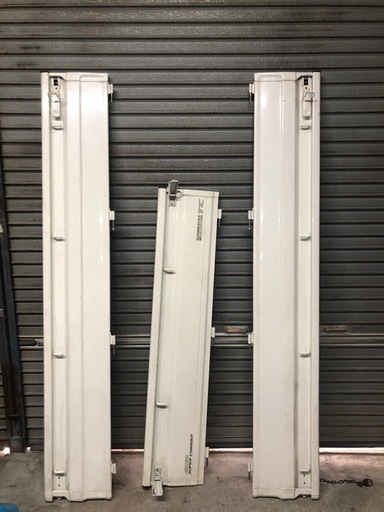 北海道旭川市直接引渡し限定品　 サンバー TT2？ TT1？ アオリ 3枚セット 軽トラ リアゲート 白 ホワイト 現状品 中古 車庫内保管 汚れあり sambar SUBARU