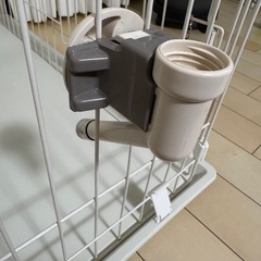ペットケージ、水飲みセットの画像