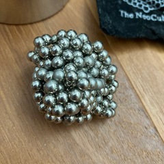 THE NEO CUBE 磁石のおもちゃ
の画像