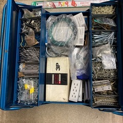 工具　色々　釘　ネジ　配線　ケース　アル助　アルミ定規　金剛打　キラライト　ビス　点灯管　金切鋏　コンセント　の画像