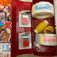 工具　色々　釘　ネジ　配線　ケース　アル助　アルミ定規　金剛打　キラライト　ビス　点灯管　金切鋏　コンセント　の画像