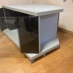 キャスター付きテレビ台 ホワイト/ブラックの画像