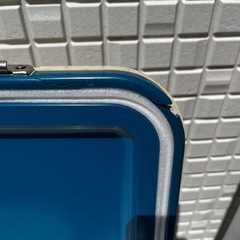 クーラーボックス（一部破損あり）の画像