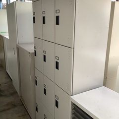 コクヨ 12人用 シューズロッカー 管H250823BK (ベス...