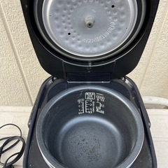 炊飯器とオーブンレンジの画像