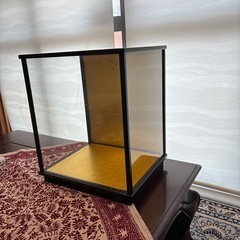 ショーケース(内側の大きさh30.5cm、w26.5cm、d21.5cm)の画像