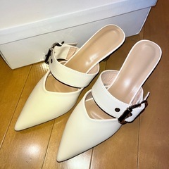新品 ポインテッドトゥ ベルトサンダル ミュール 24㎝の画像