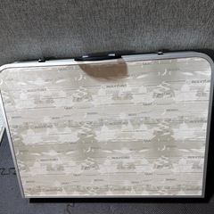 キャンプ用テーブルの画像