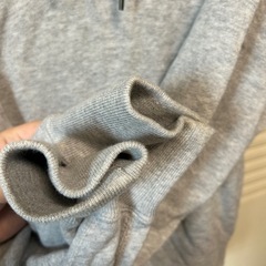 ユニクロ　グレープルオーバーパーカー　Mの画像