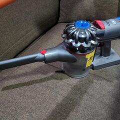 ダイソンコードレス掃除機V8　壁付け充電ベース付きの画像