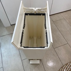 ゴミ箱の画像