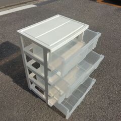 新品：収納タンスプラスチック製品：引き出し４段：高さ８４ｃｍ：ホワイト：の画像