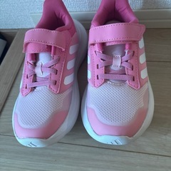 adidasスニーカー女の子の画像